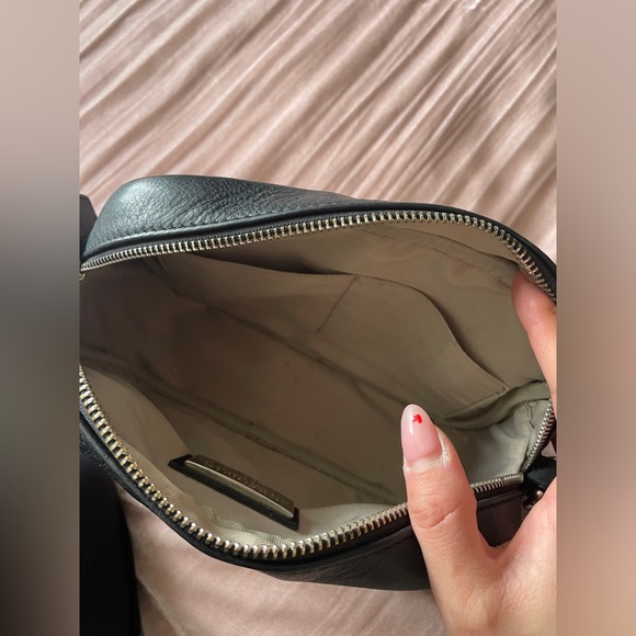 Valentino by Mario Valentino - Mia logo leather camera bag - Picture 5 of 5